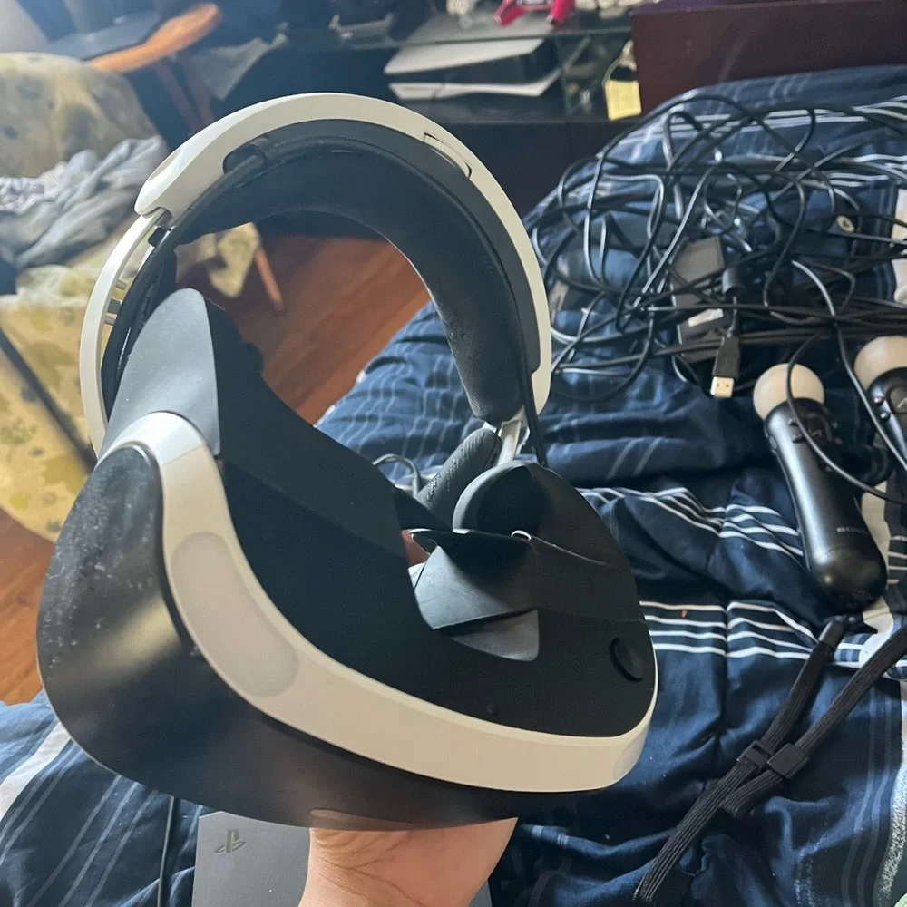 Sony PS4 Playstation VR Headset, 2 Motion Controllers, Sensor